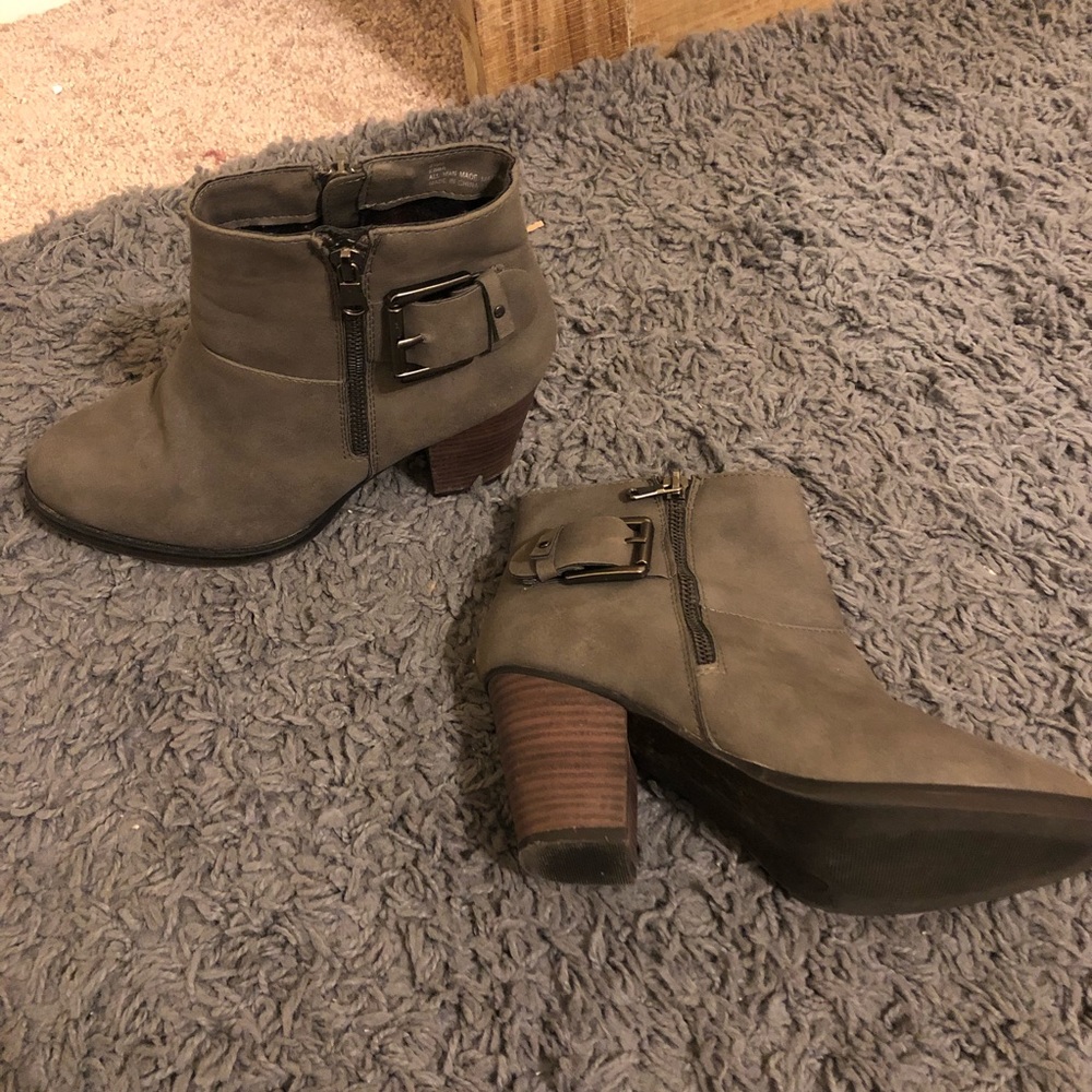 Gray booties with buckles